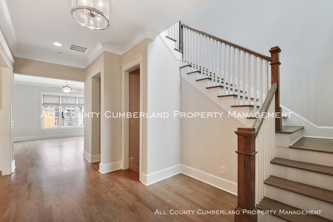 Building Photo - Immaculate Grant Park Place Home!!