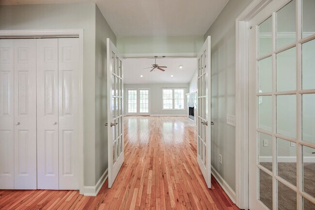 Foto del edificio - 237 Riverbend Rd