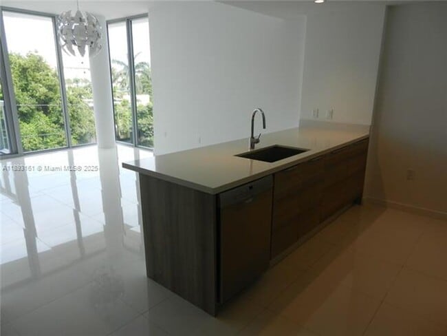 Foto del edificio - 9940 W Bay Harbor Dr
