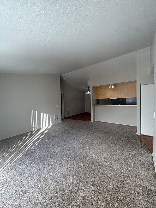 Foto del edificio - SUMMER DEALS— ?Apply same day of tour get $99 security deposit and ONE MONTH FREE