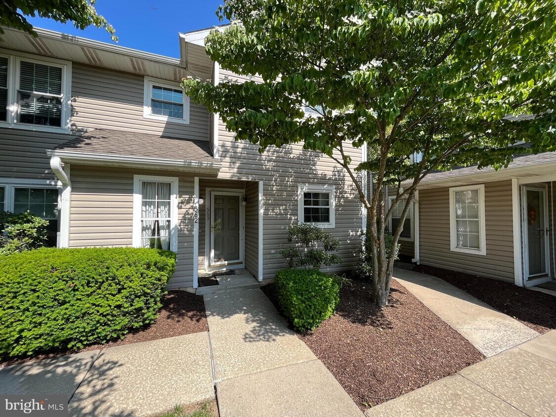 Primary Photo - 563 Astor Square