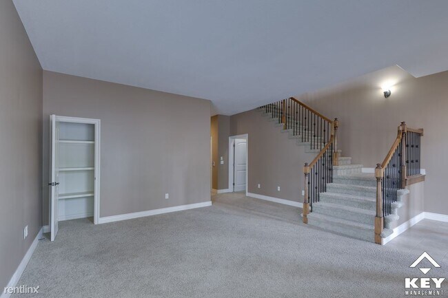 Foto del edificio - 2 br, 3.5 bath Townhome - 142 N Rutan St