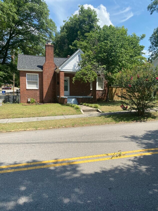 Primary Photo - 1101 W Confederate Ave