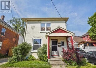 Building Photo - 33 Rose Ave