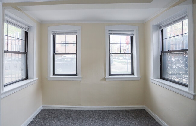 Building Photo - 1059 N Oakley Blvd
