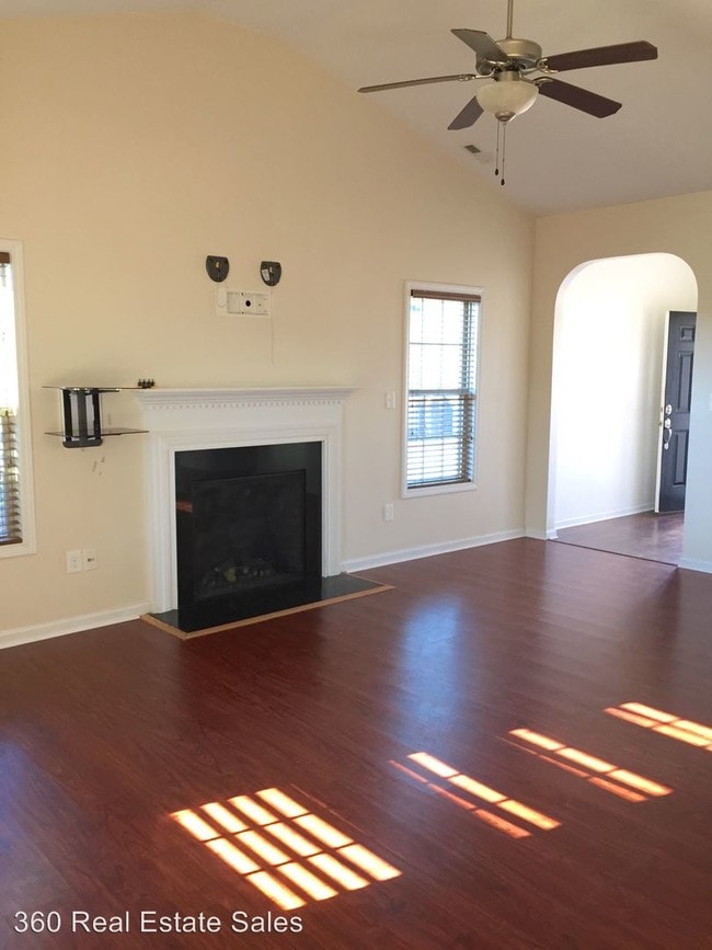 Building Photo - 340 Roanoke Dr