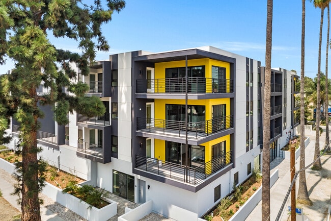 Building Photo - 6363 Tyrone Ave