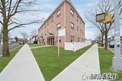 Foto del edificio - 190-25 Dormans Rd