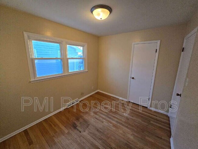 Foto del edificio - 6901 N 42nd St