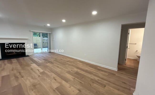 Building Photo - 16318 Taconic Cir