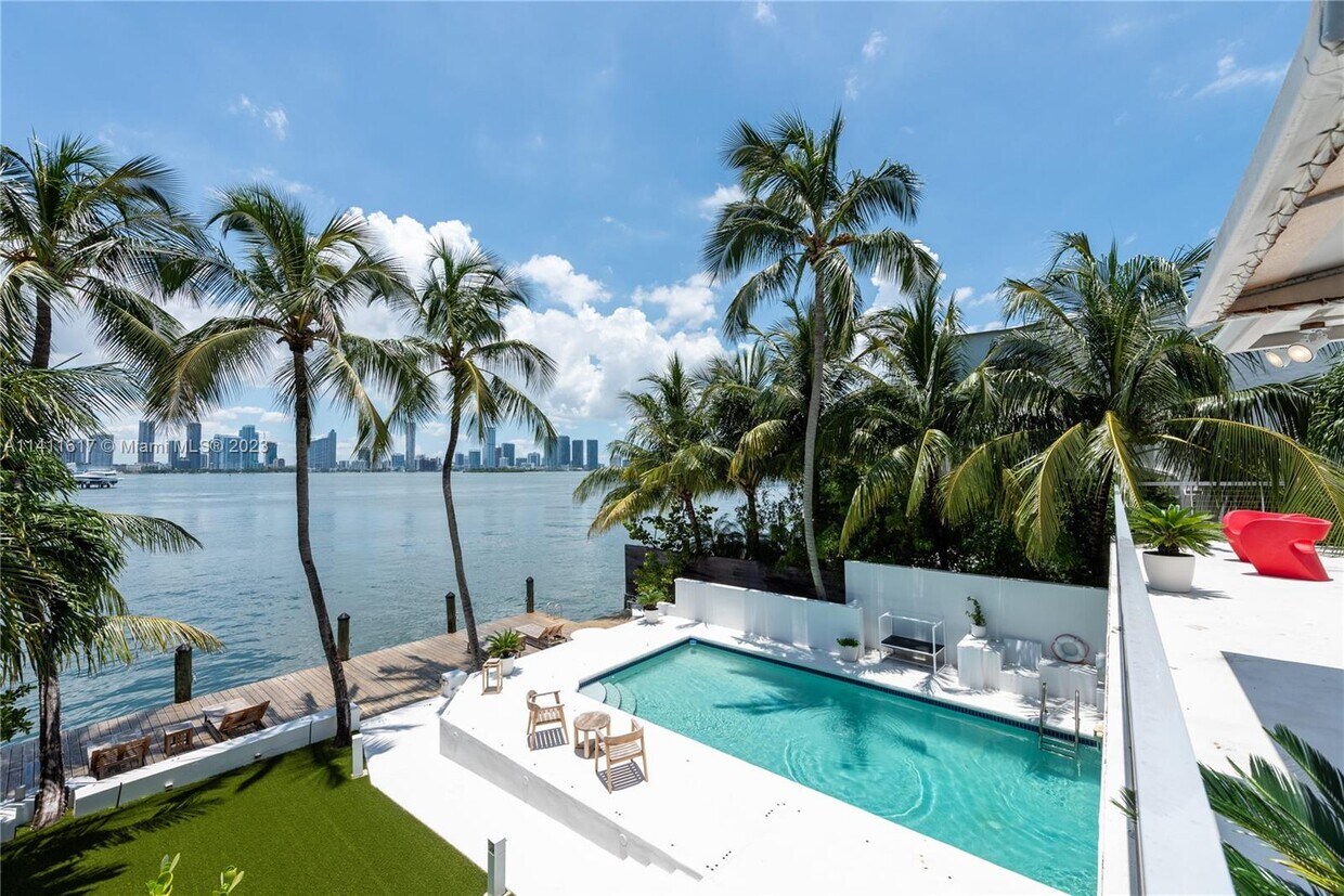 Foto principal - 302 W San Marino Dr