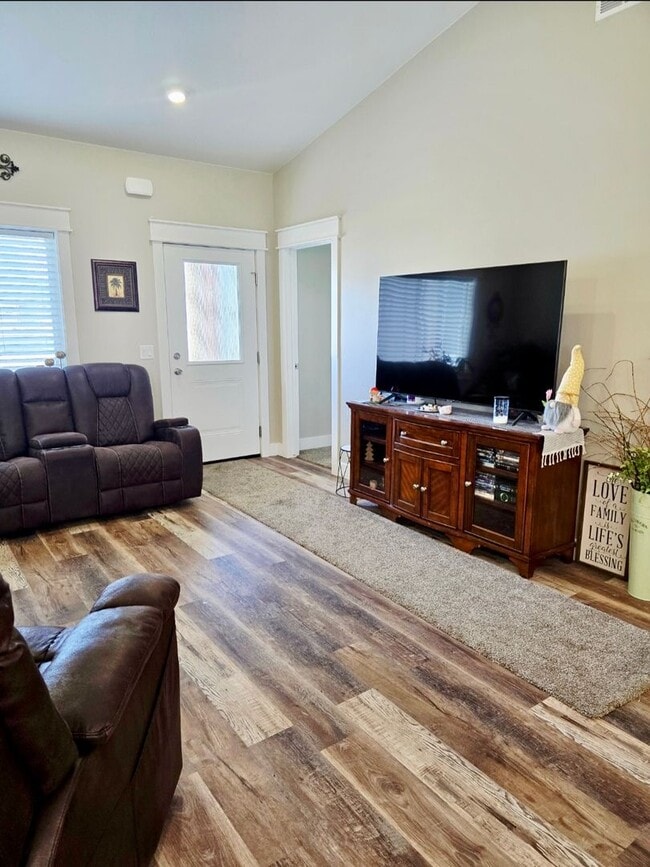 Building Photo - Spacious 4 Bedroom, 2 Bath Home in South Hill Subdivision – Burley, ID