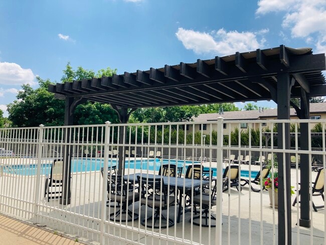 Building Photo - 1460 Greenbriar Blvd