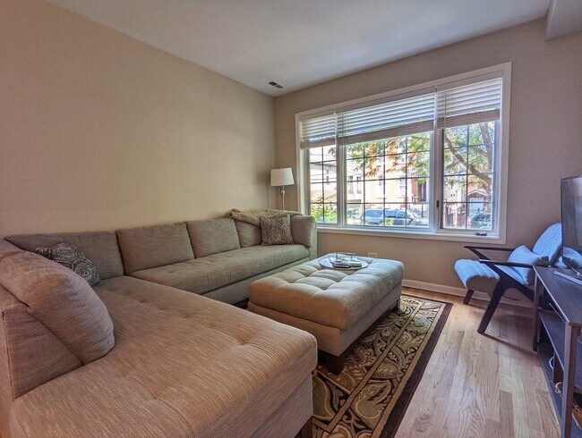 Foto del edificio - 1547 W Walton St