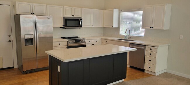 Building Photo - APPROVED APPLICANTS: AUBURN - BEAUTIFUL LA...