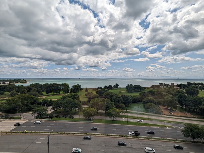 Foto del edificio - 3950 N Lake Shore Dr