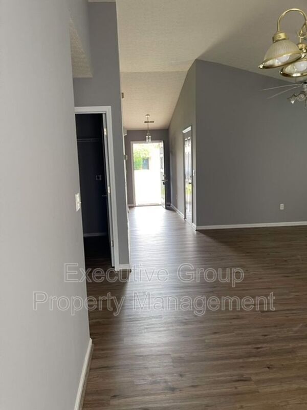 Foto del edificio - 104 Cottage Cir