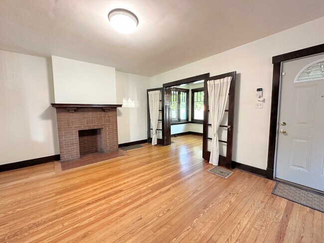 Building Photo - 7104 Schoyer Ave