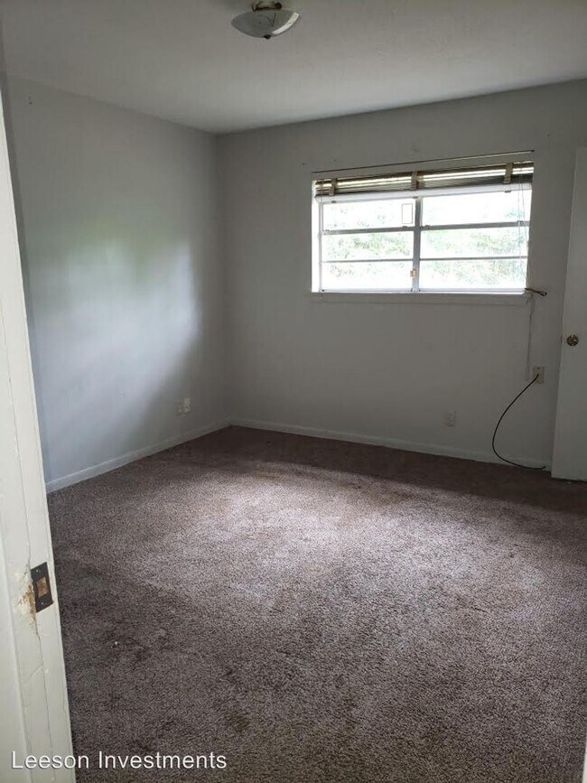 Building Photo - 3 br, 1.5 bath House - 4012 Hutchinson St.