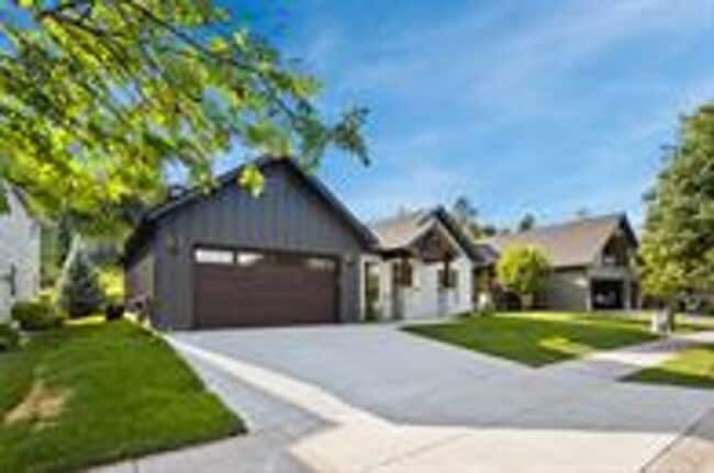 Foto del edificio - 4bed/2bath house on Village Greens Golf Co...