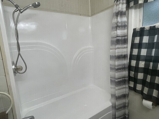 Foto del edificio - “You Make My Dreams” — Modern 3 Bed with Clean Updates