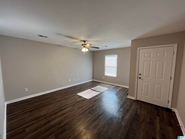 Building Photo - 752 The Heights Ln