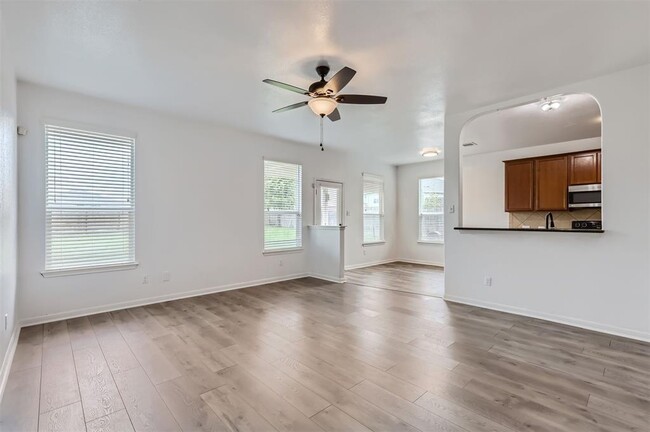 Building Photo - 131 Lavaca Loop