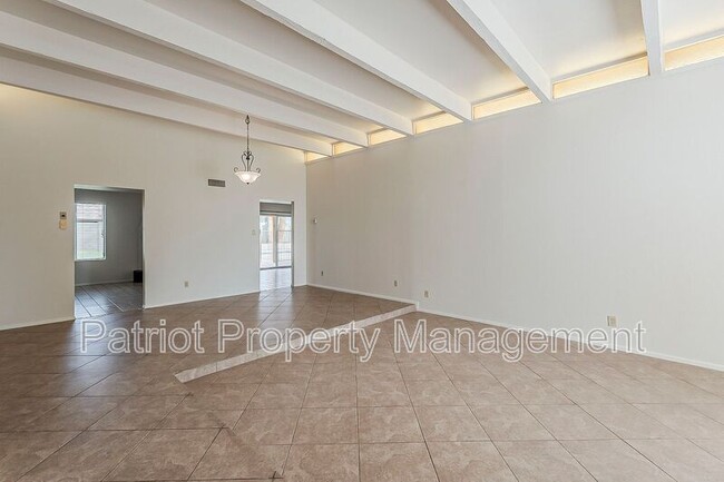 Foto del edificio - 5622 E Voltaire Ave