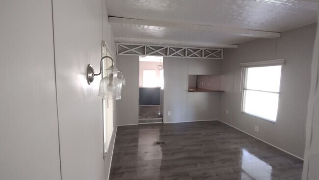 Foto del edificio - 2 Bedroom 2 Bath Home for Rent in Granbury