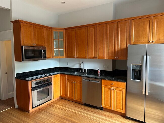 Foto del edificio - 1757 Beacon St