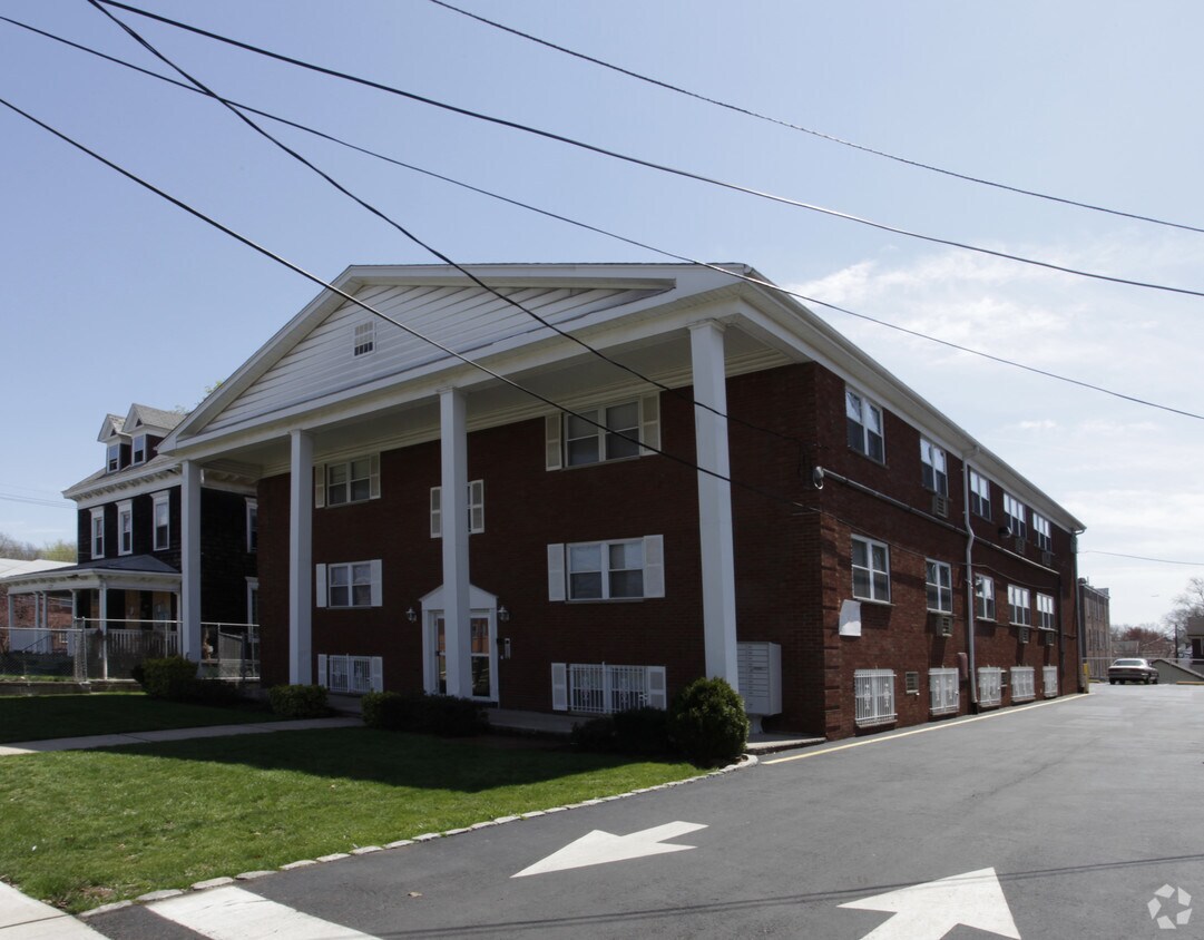 Primary Photo - 108 Stiles St
