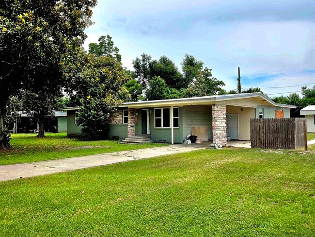 Building Photo - 404 Puckett Rd