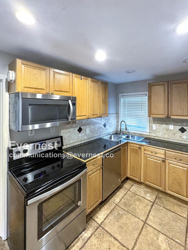 Building Photo - 2722 Harrington Dr