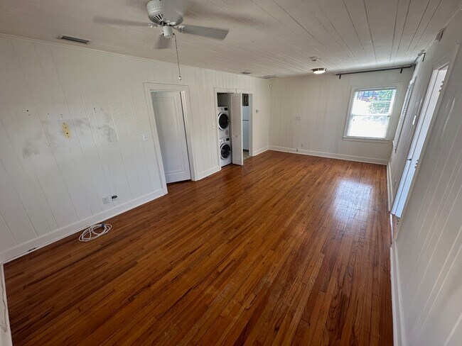 Building Photo - 2808 Pass a Grille Way