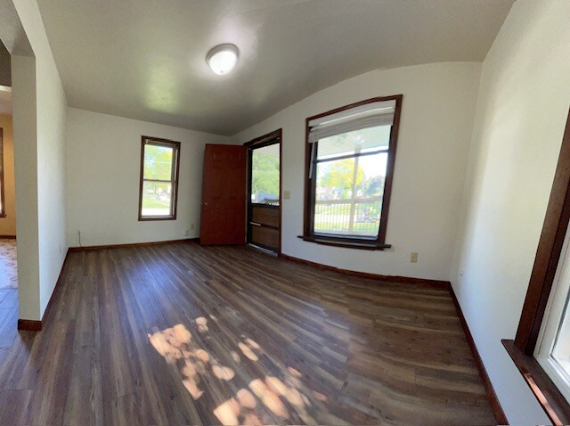 Building Photo - 503 Middle St