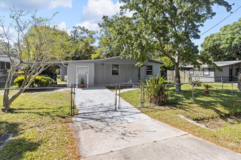 Foto principal - 10588 Airport Terrace Dr