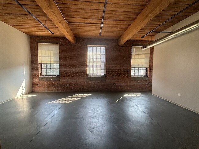 Foto del edificio - 88 Gerrish Ave
