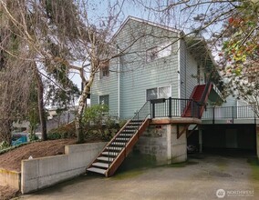 Building Photo - 9741 Woodlawn Ave N
