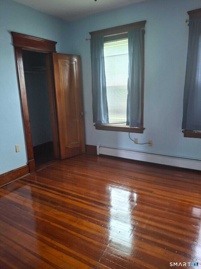 Building Photo - 486 Wilson St