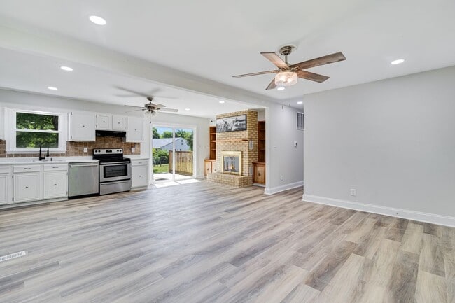 Building Photo - 27419 Birch Manor Cir
