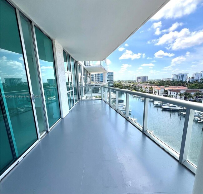 Foto del edificio - 3131 NE 188th St