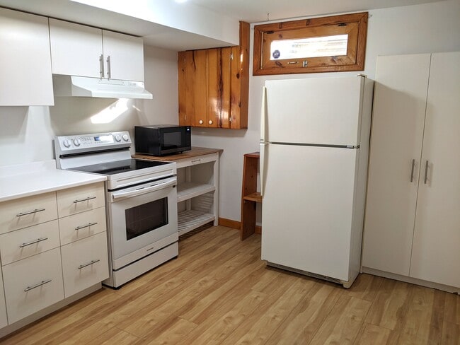 Building Photo - 5 Windermere Crt