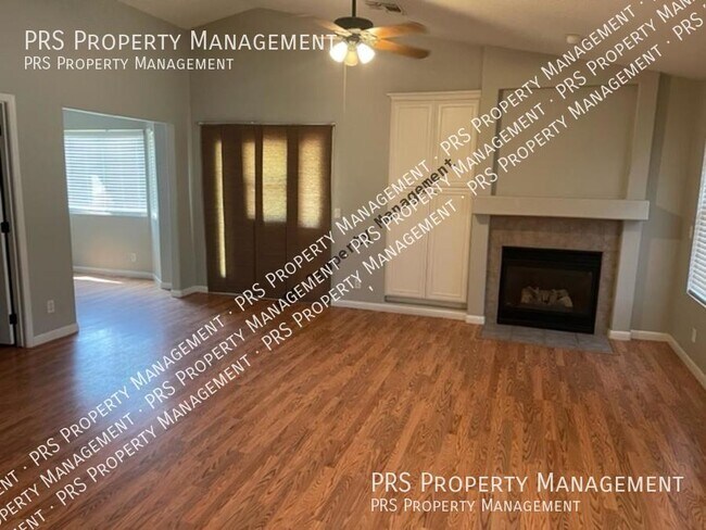 Building Photo - New Listing