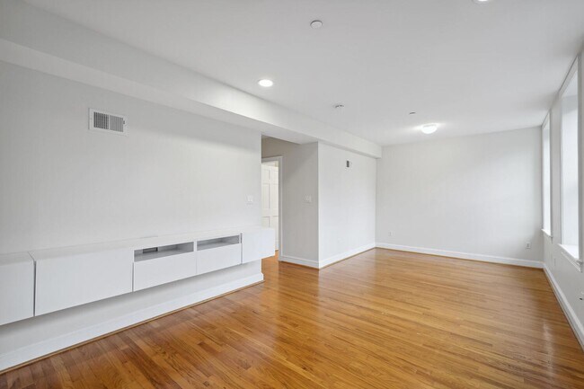 Foto del edificio - Beautiful 2BR/2BA Condo in the heart of Co...