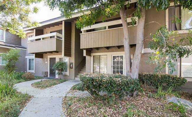 Foto del edificio - Move-In Ready 2BR | Fresh Paint | Unfurnished & Ready for Your Style