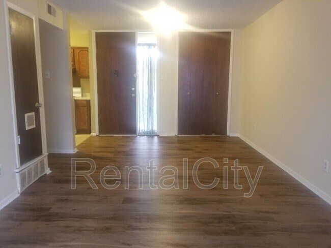 Foto del edificio - 818 N Highland Ave