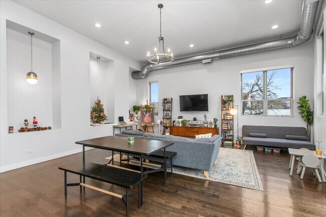 Foto del edificio - 2411 W Walton St
