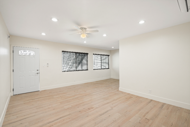 Foto del edificio - 11461 Albers St