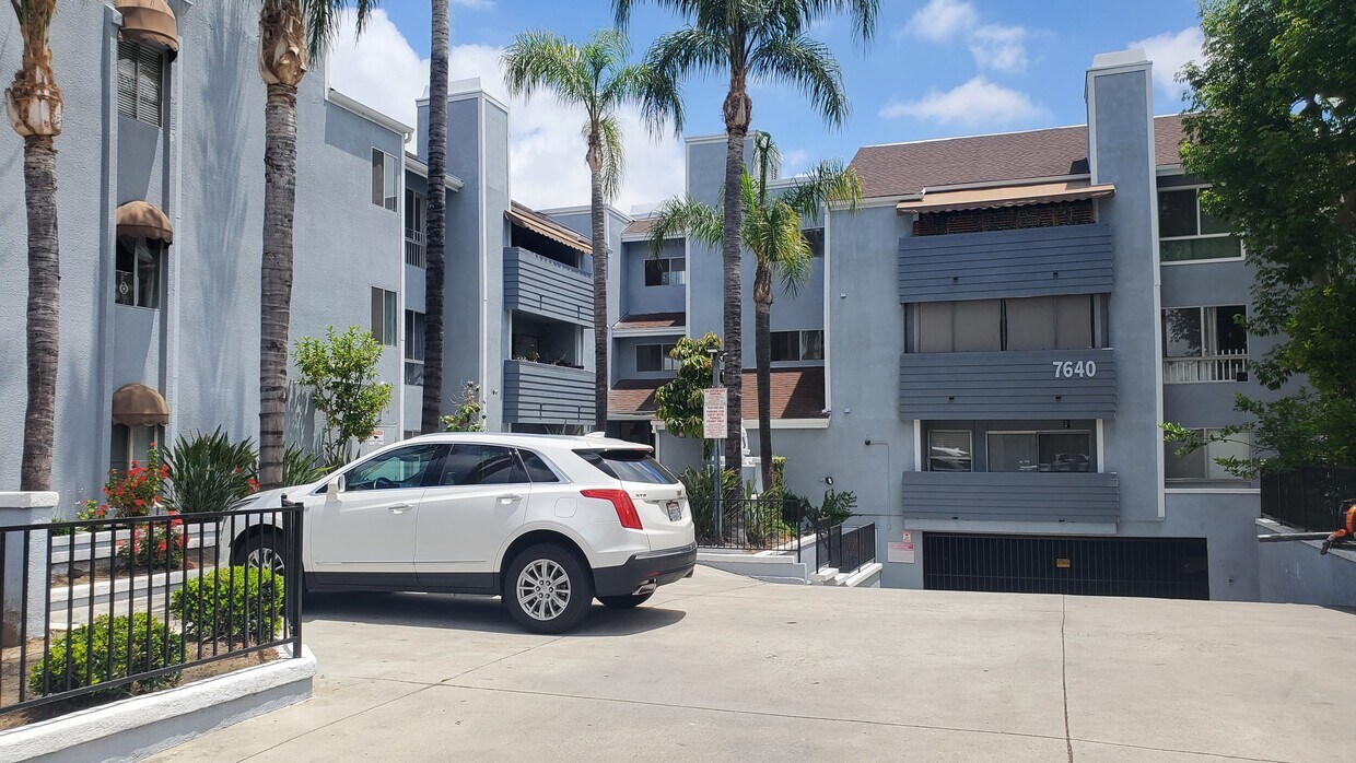 Foto principal - 7640 Oso Ave