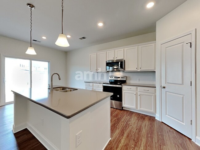 Building Photo - 174 Larragan Dr